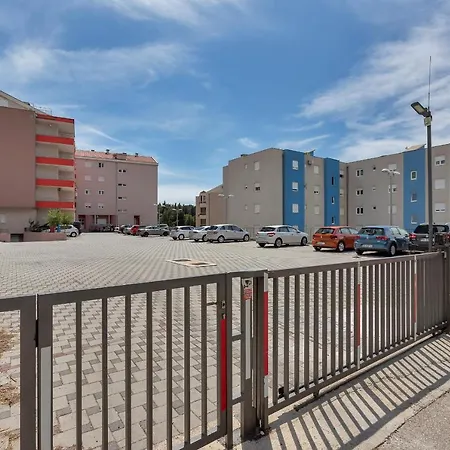 Bruno & Toni Deluxe Apartment Makarska