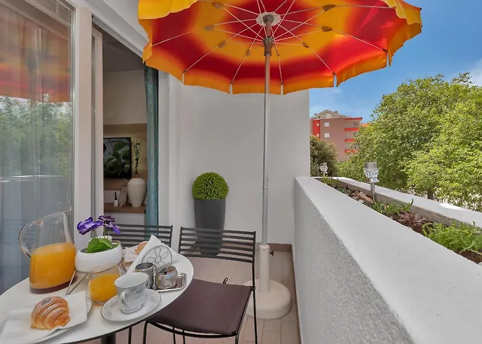 Bruno & Toni Deluxe Апартаменти *